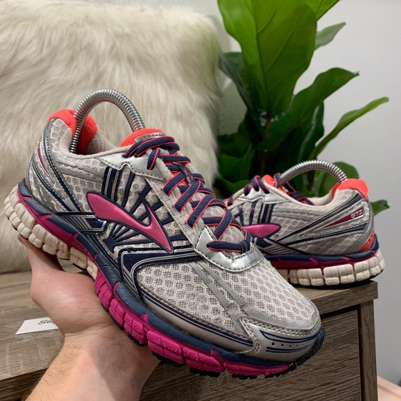 brooks tennis shoes mens